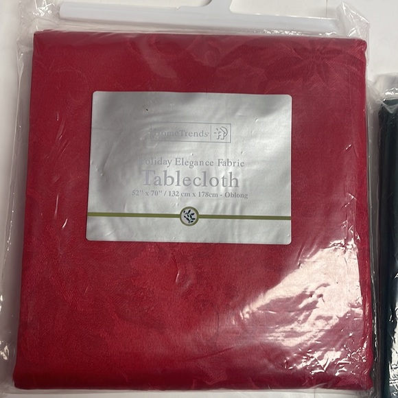 NIP HomeTrends tablecloths 1 red 1 green 52’x70’ - Picture 3 of 9